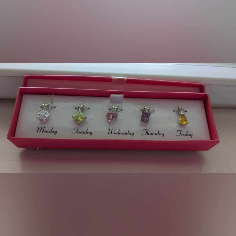 NIB  Avon Multi-Color Gemstone Necklace Set Monday -Friday